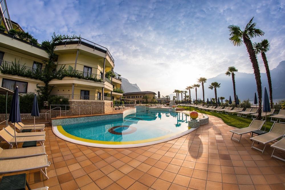 Hotel Royal Village Limone sul Garda Eksteriør bilde