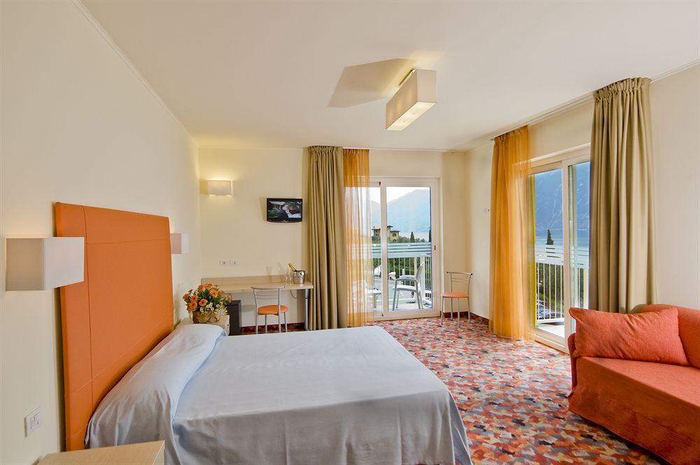 Hotel Royal Village Limone sul Garda Eksteriør bilde