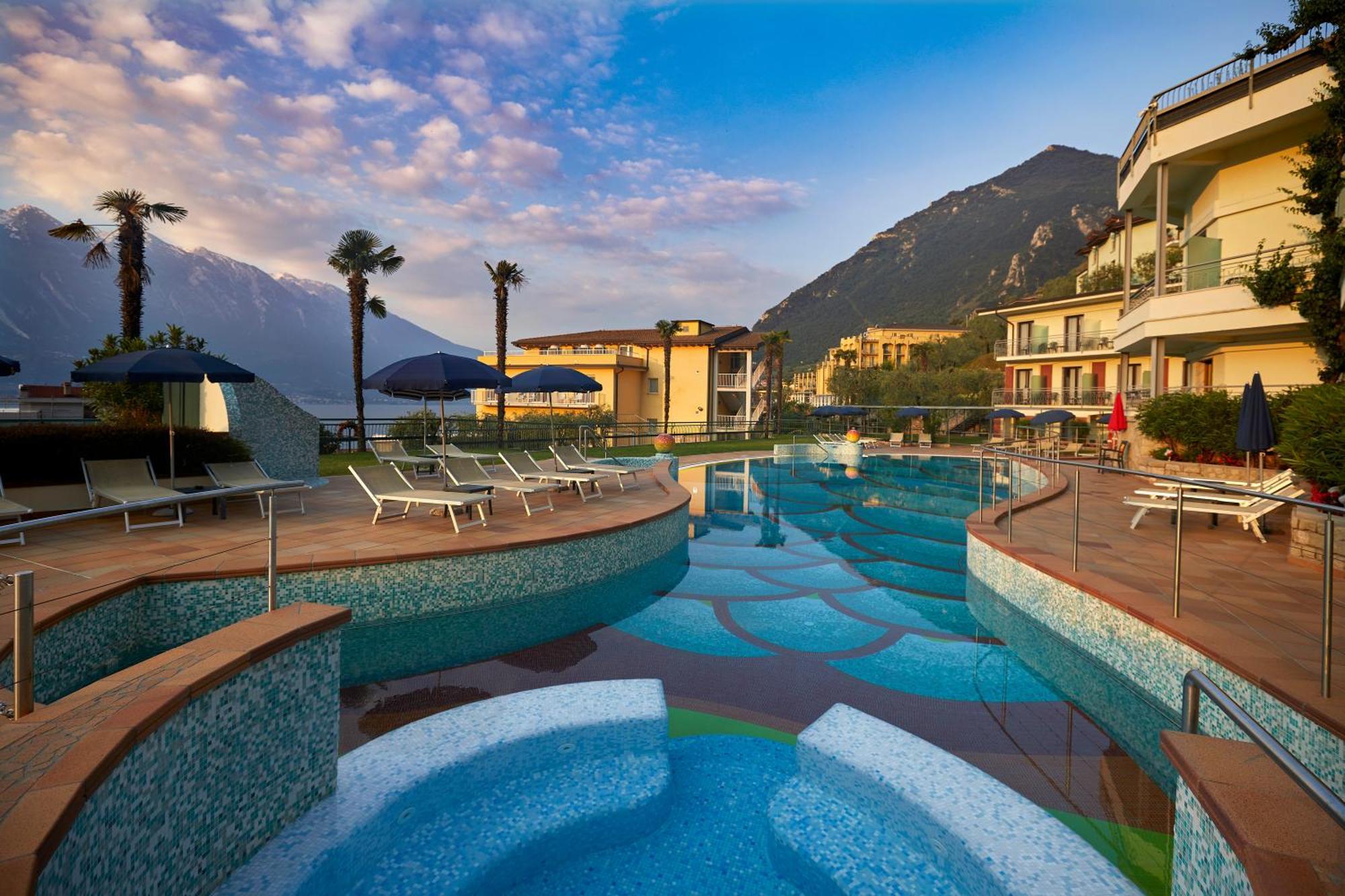 Hotel Royal Village Limone sul Garda Eksteriør bilde