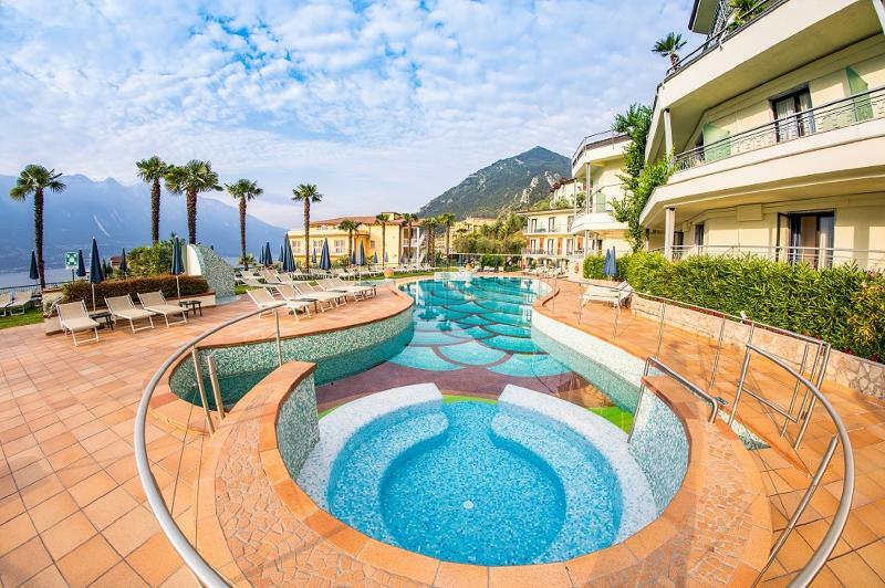 Hotel Royal Village Limone sul Garda Eksteriør bilde